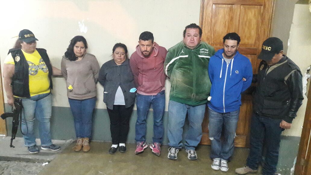 Cinco presuntos pandilleros de la Mara Salvatrucha capturados en Chimaltenango. (Foto Prensa Libre: PNC)