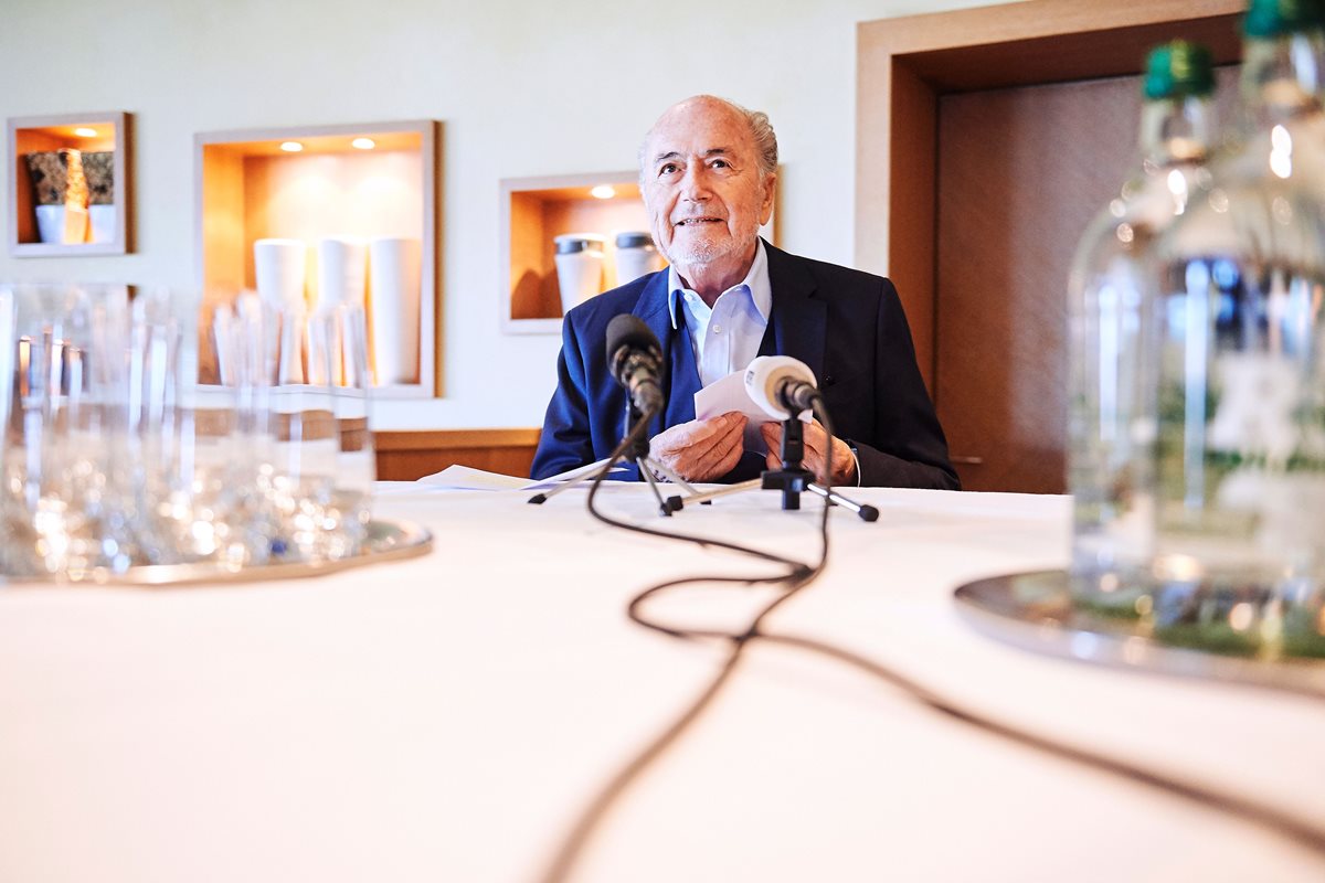 Blatter dio una entrevista especial en Zúrich este viernes y develó ciertos detalles polémicos. (Foto Prensa Libre: AFP)