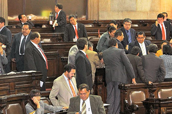 El pleno  del  Congreso aprobó menos leyes en  relación con años anteriores, debido al bloqueo de la oposición. (Foto Prensa Libre: Esbin García)