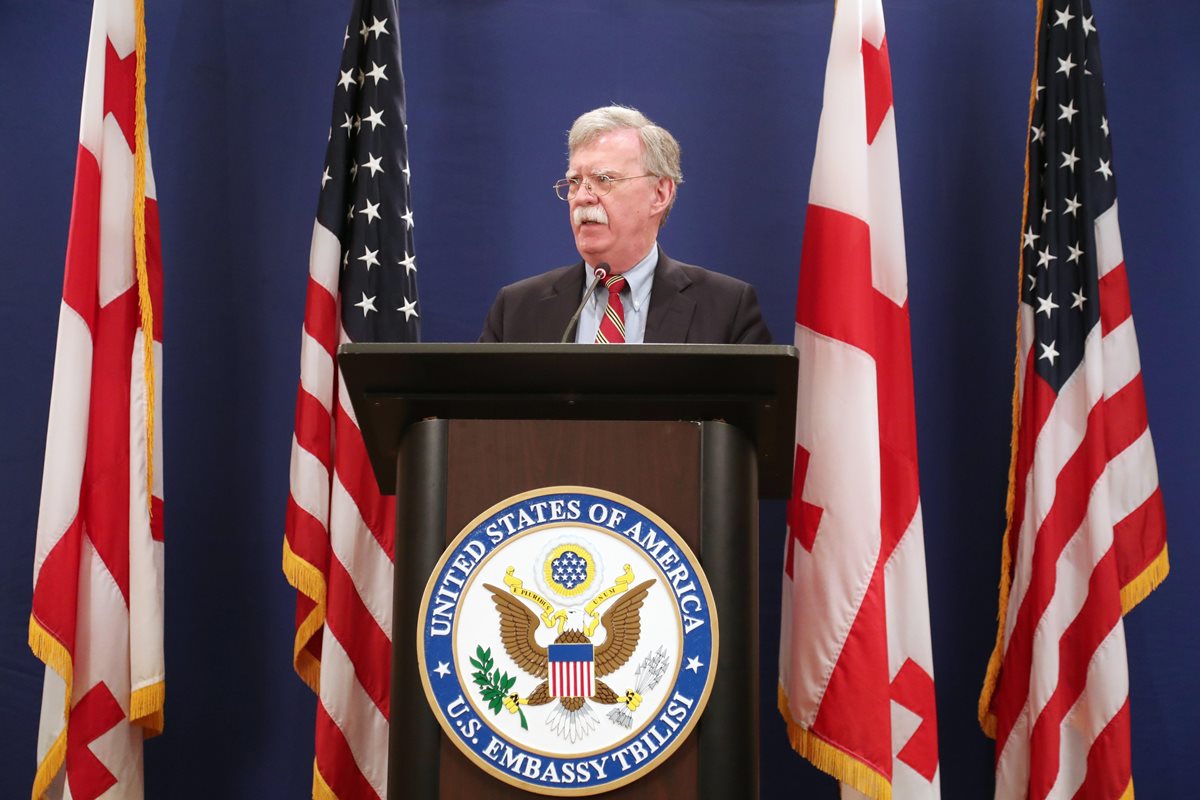 El consejero de Seguridad Nacional, John Bolton anunció nuevas sanciones contra Venezuela, Nicaragua y Cuba. (Foto Prensa Libre: EFE)