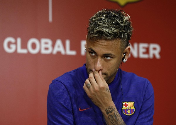 Neymar es de nuevo pretendido por el París SG según la prensa española. (Foto Prensa Libre: AFP)