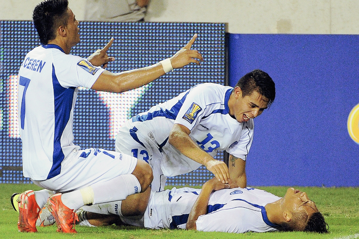 Los salvadoreños buscarán avanzar a la siguiente ronda de la Copa Oro. (Foto Prensa Libre: AP)