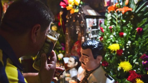 La devoción a Jesús Malverde, el llamado santo narco, es también un fenómeno particular de México. (GETTY IMAGES)