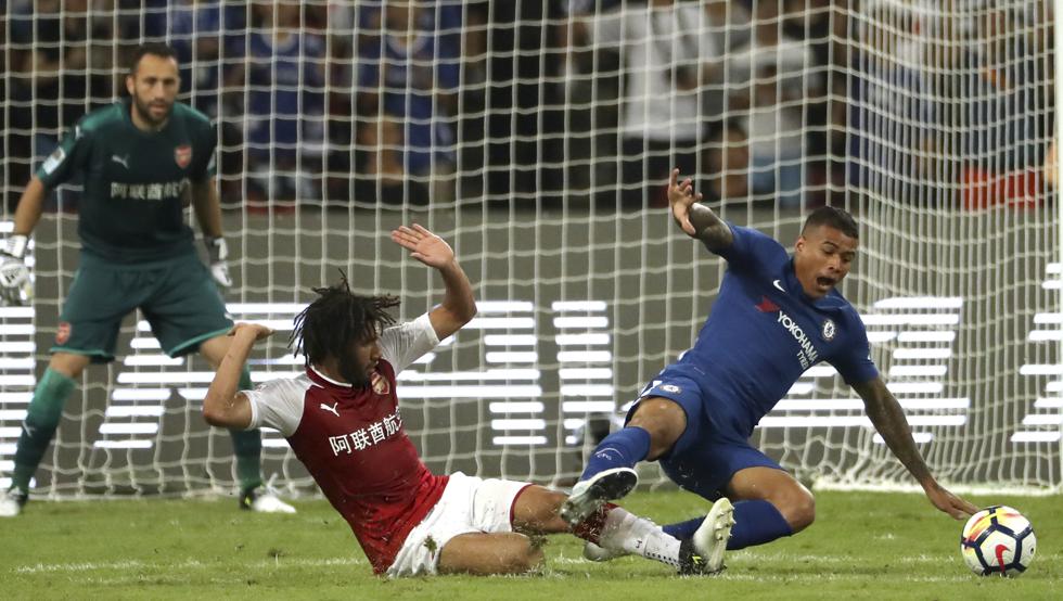 El jugador del Chelsea, Kenedy, tuvo un comportamiento racista durante su estadía en China, donde los bleus enfrentaron al Arsenal en un partido amistoso. (Foto Prensa Libre: AP)