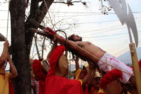 La representación es una tradición que se celebra desde hace nueve años en el municipio. (Foto Prensa Libre: Carlos Grave)