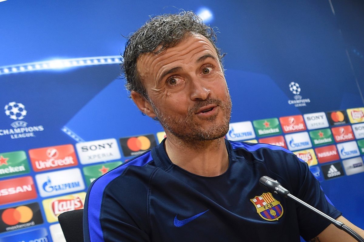 Luis Enroque, técnico del FC Barcelona, durante la conferencia de prensa previo al partido contra la Juventus de Turín. (Foto Prensa Libre: AFP)