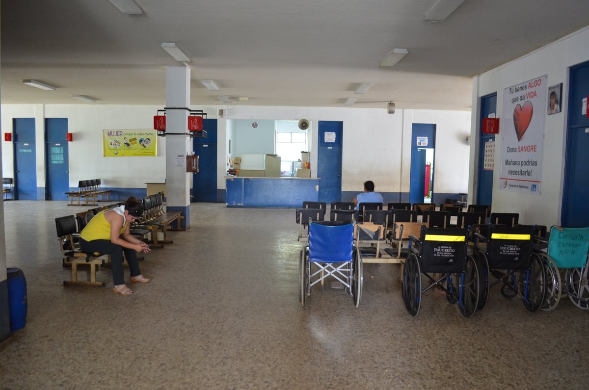 Consulta externa del Hospital Regional de Cobán luce vacía por descanso del Día de Todos los Santos. (Foto Prensa Libre: Eduardo Sam Chun)