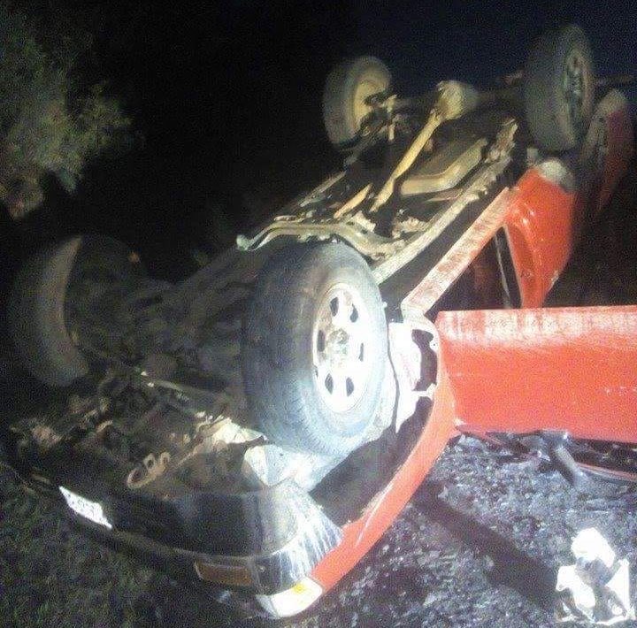 Vehículo en el que viajaba el grupo de simpatizantes políticos.(Foto Prensa Libre: cortesía)