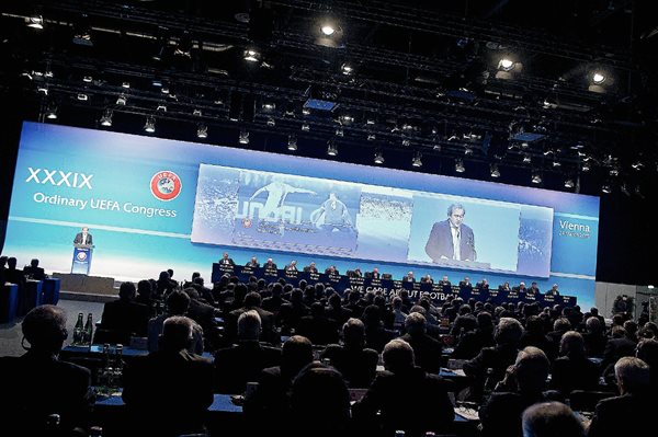 En el Congreso de la El presidente de la UEFA, que se celebró el pasado martes apoyaron la decisión de la Fifa sobre las fechas de Catar, 2022. (Foto Prensa Libre: EFE)