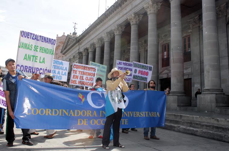 El Caminante realizó su primer viaje de protesta en el 2015 para integrarse a las manifestaciones. (Foto Prensa Libre: Hemeroteca PL)