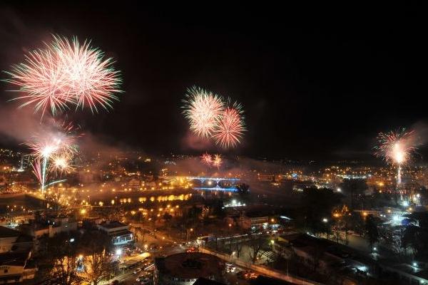 En Guatemala se acostumbra quemar juegos pirotécnicos a la medianoche. Foto: Prensa Libre, archivo.