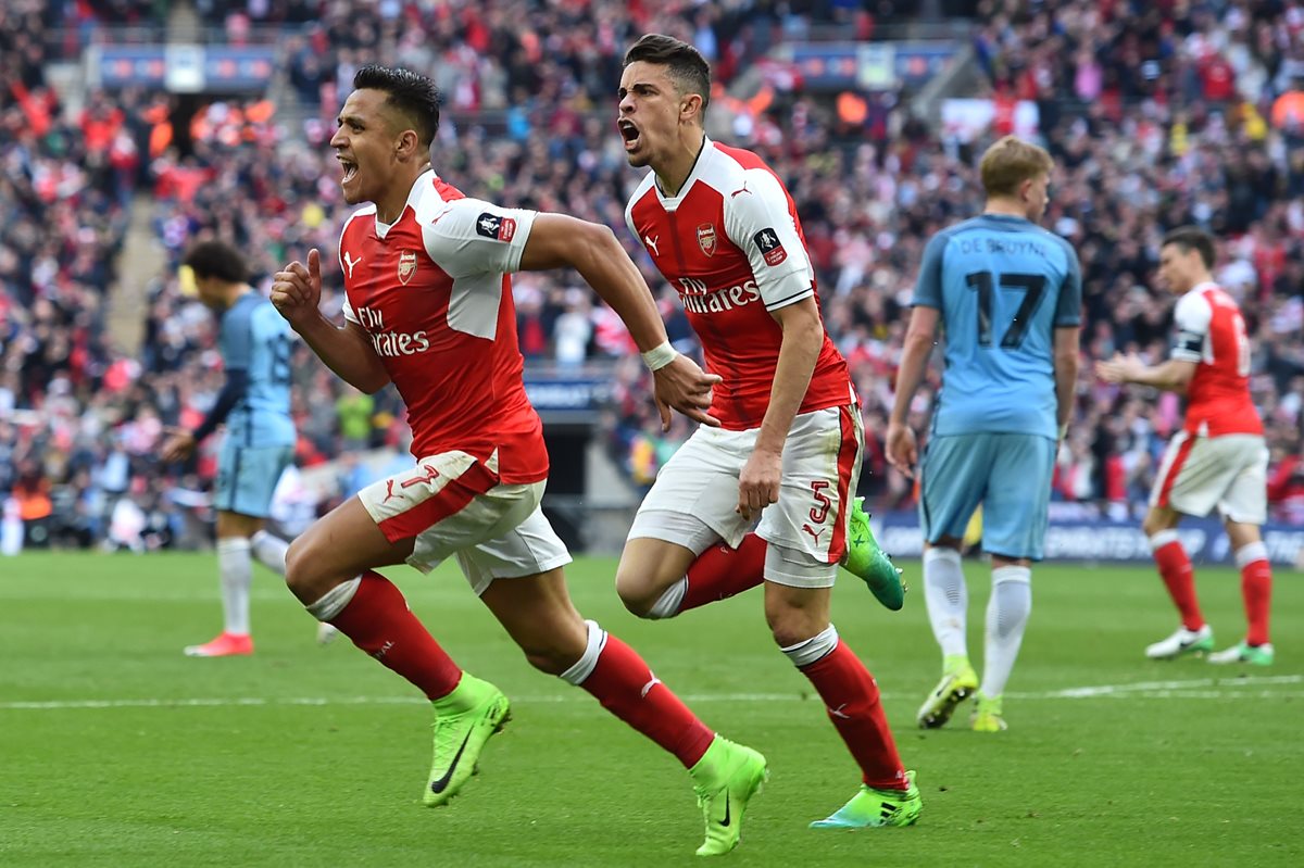 Alexis Sánchez celebra el gol de la victoria del Arsenal contra el Manchester City. (Foto Prensa Libre: AFP).