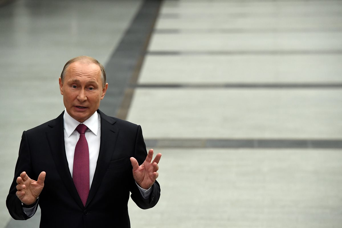 Vladimir Putin inaugurará la Copa Confederaciones 2017, que inicia este sábado en San Petersburgo. (Foto Prensa Libre: AFP)