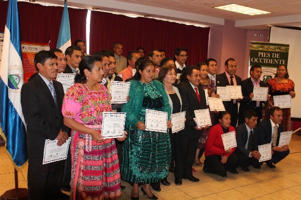 Parte del grupo de maestros que concluyeron el diplomado sobre sexualidad integral.