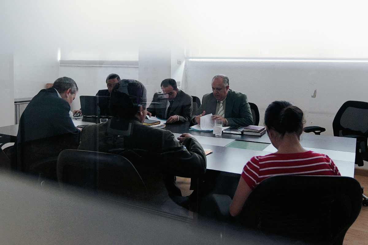 La Comisión Pesquisidora escuchó la semana pasada  al dirigente Alfredo Flores y Analy Macz. (Foto Prensa LIbre: Marcela Morales)