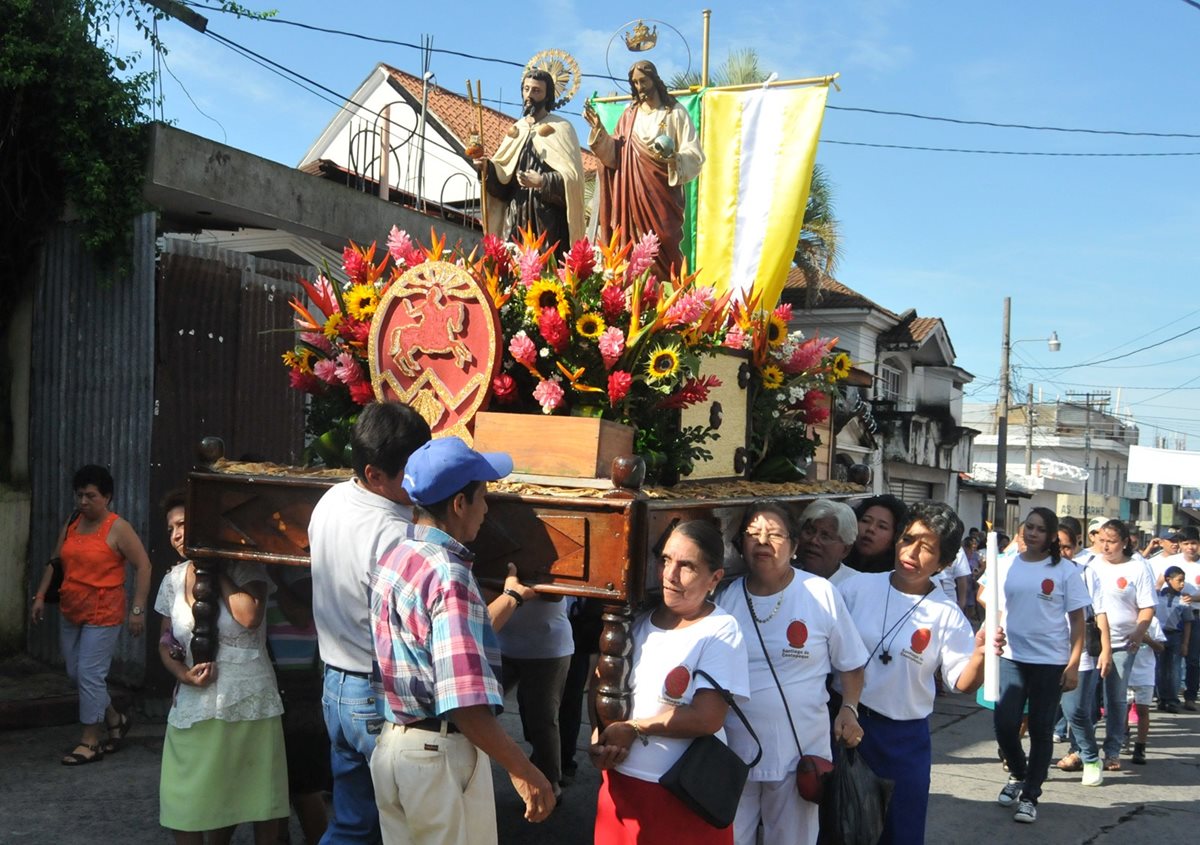 Procesión de Cristo Rey recorre calles de Coatepeque, Quetzaltenango, durante festejos de aniversario. (Foto Prensa Libre: Alexánder Coyoy)