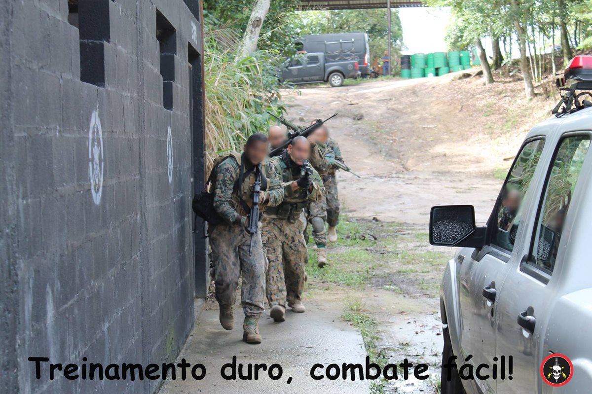 El Batallón de Operaciones Especiales (BOPE) de Río de Janeiro, Brasil, ha causado polémica por una foto publicada en sus redes sociales. (Foto Prensa Libre: BOPE)
