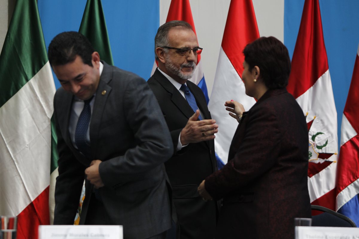El presidente Jimmy Morales durante la presentación del noveno informe de labores de la Cicig en 2016. (Foto Prensa Libre: Hemeroteca PL).
