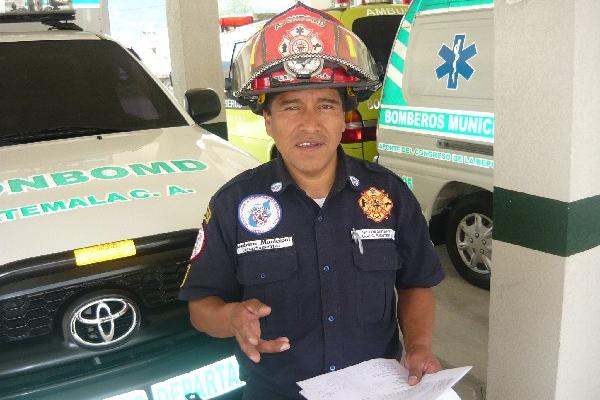 Julio César Fuentes, comandante bomberil.