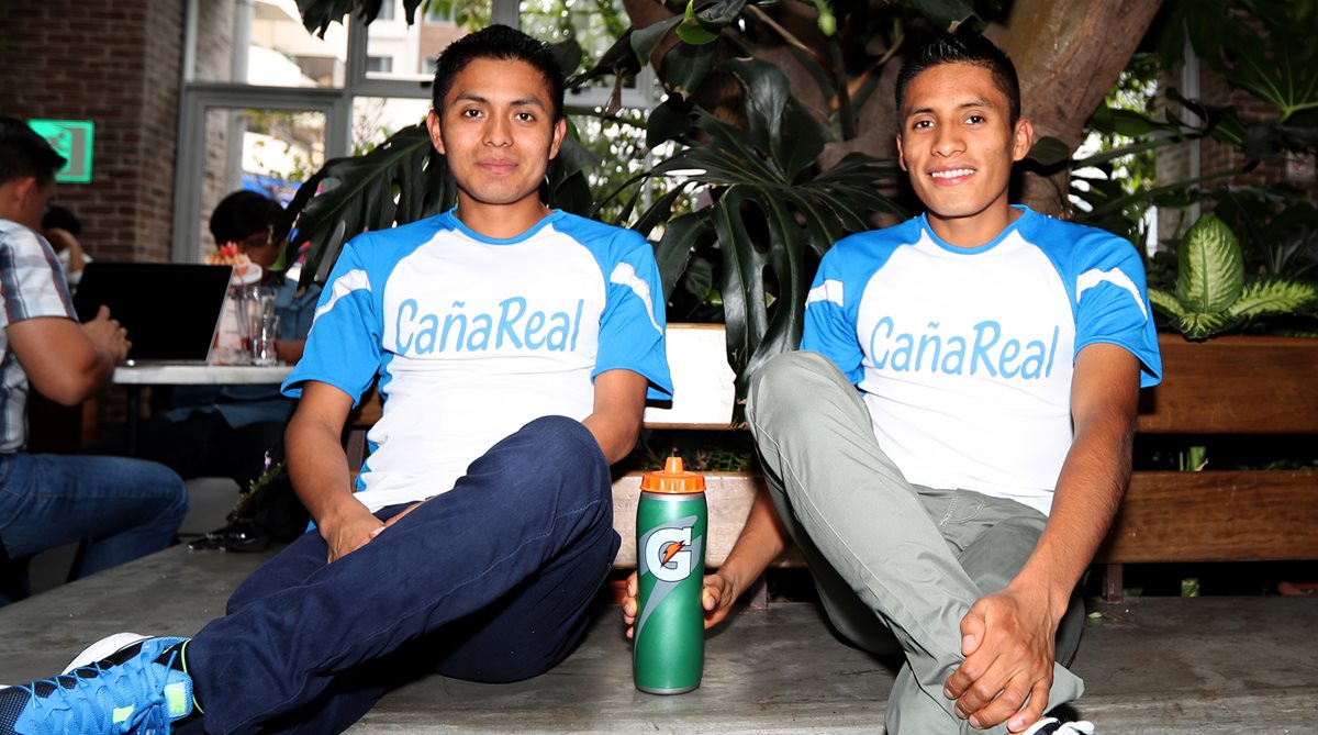 William Julajuj y Mario Pacay, participaran en el Medio Maratón de Cobán (Foto Prensa Libre: Carlos Vicente)