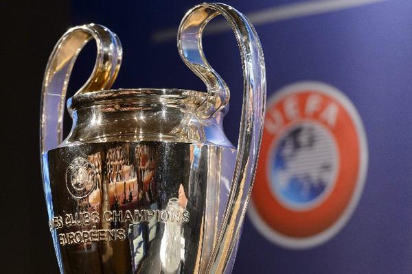 El trofeo de la Liga de Campeones durante el sorteo de la última ronda previa en la sede de la UEFA en Nyon, Suiza. (Foto Prensa Libre: EFE)