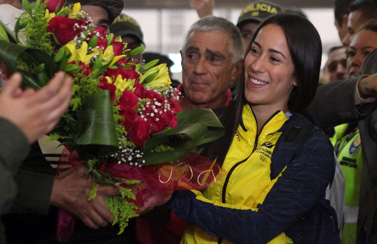 Pajón le dio suerte a los colombianos con la medalla de oro. (Foto Prensa Libre: EFE)