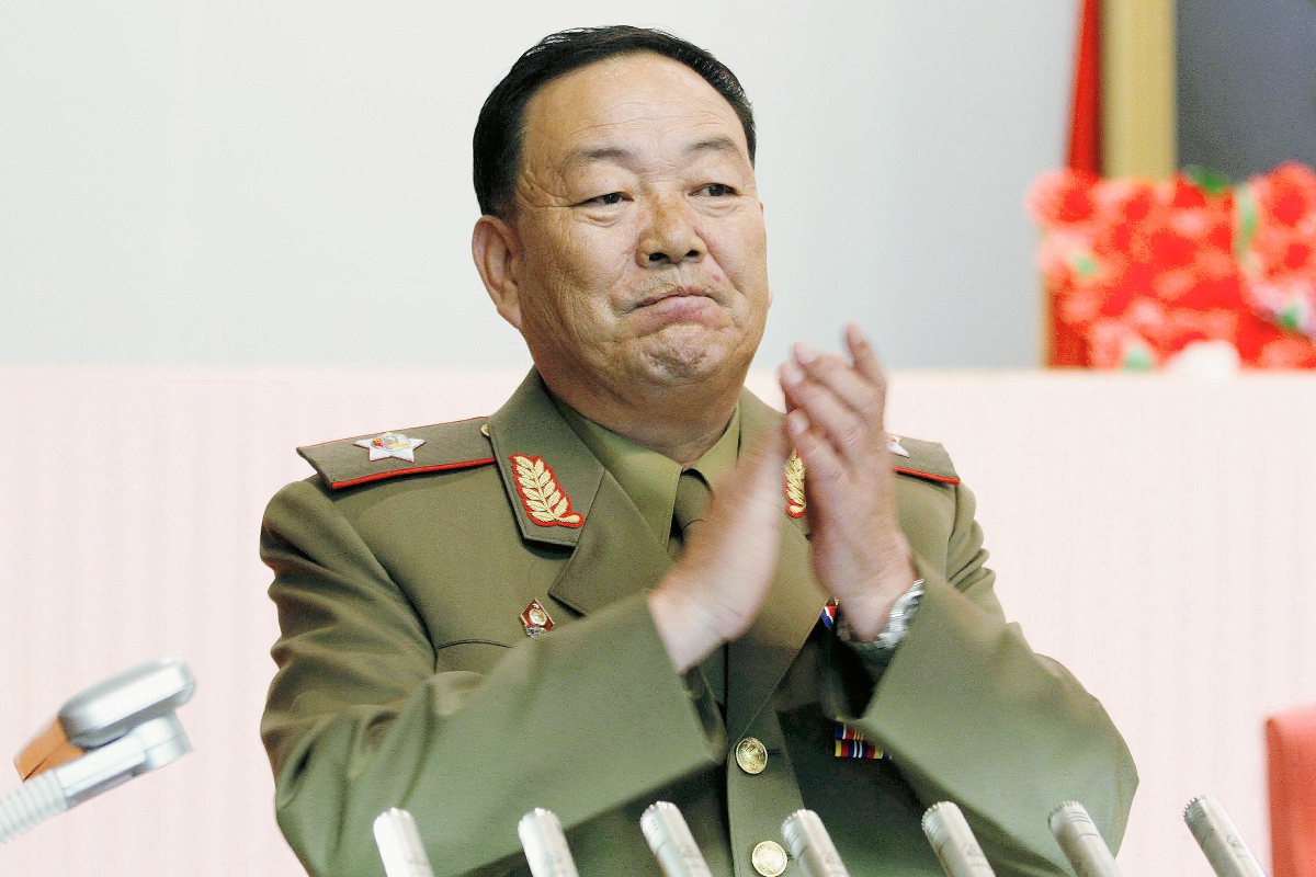 Hyon Yong Chol fue acusado de traición por haberse dormido en un evento en presencia del líder Kim Jong-un. (Foto Prensa Libre:AFP)