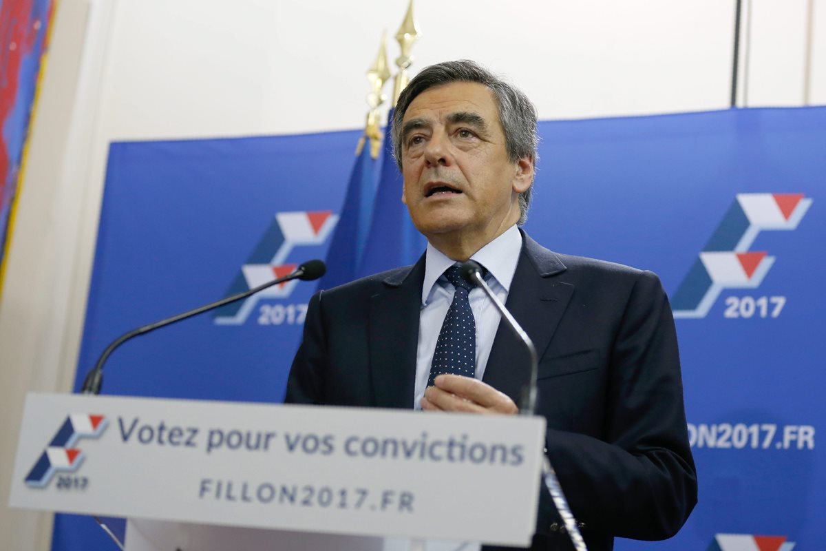 el ex primer ministro francés Francois Fillon gana elecciones primarias de la derecha. (Foto Prensa Libre: AFP)