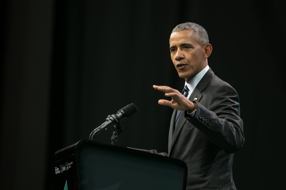 Obama viaja a Nueva Jersey y Virginia para apoyar a gobernadores y hacer reuniones de campaña. (Foto Prensa Libre: AFP)