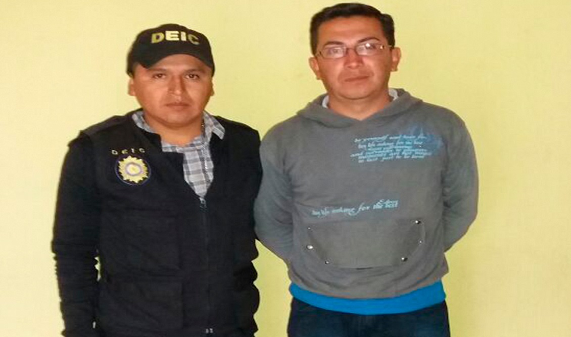 Walter de León, relacionista de la municipalidad de San Marcos, capturado por elementos de la División Especializada en Investigación Criminal. (Foto Prensa Libre: Whitmer Barrera)