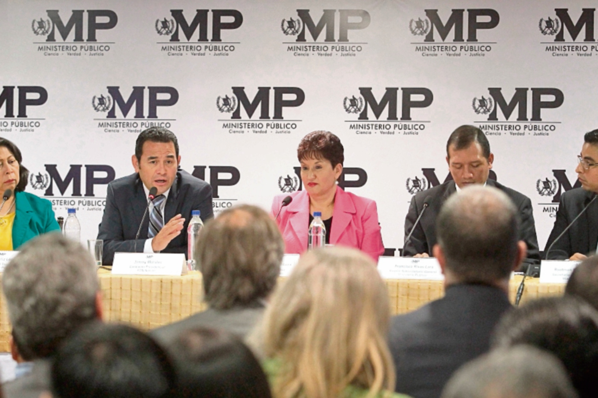 Jimmy Morales, quien se reunió con la fiscal Thelma Aldana, conoció la Política Criminal Democrática del MP. (Foto Prensa Libre: Álvaro Interiano)