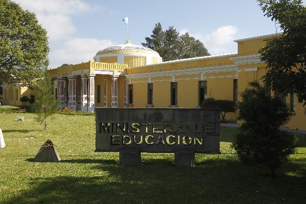 En el proyecto de presupuesto se plantea que el Ministerio de Educación recibirá Q550 millones más. (Foto Prensa Libre: Archivo).<br _mce_bogus="1"/>