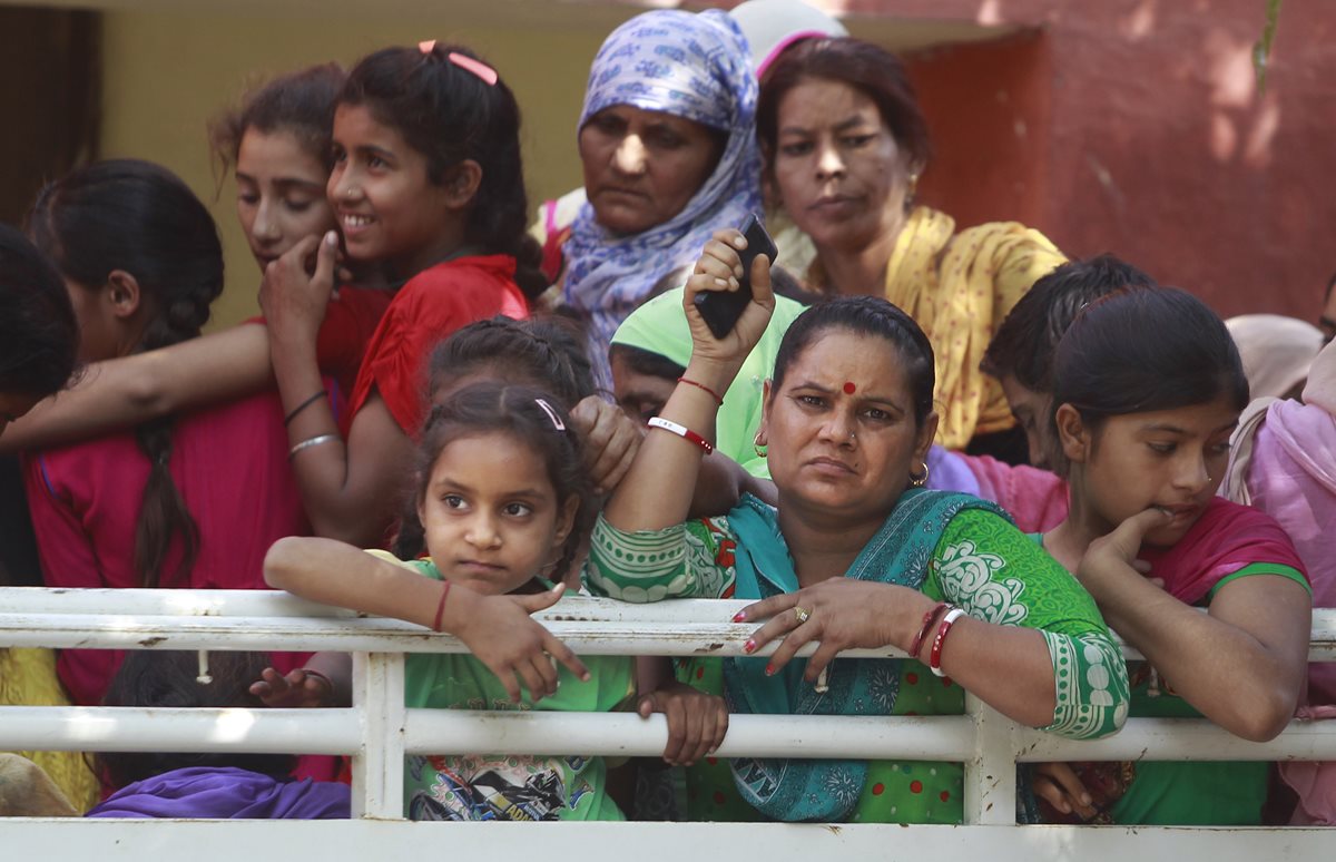 Ilustración. En India, algunos activistas señalan que mujeres y niñas son obligadas a ayunar por motivos religiosos. (Foto Prensa Libre: AP).