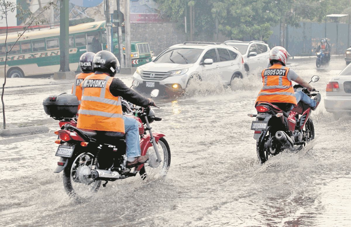 La lluvia que se pronostica puede generar inundaciones y deslaves. (Foto Prensa Libre Hemeroteca PL)