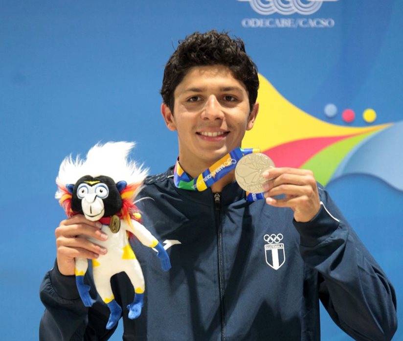 Luis Carlos Martínez, oro en natación.