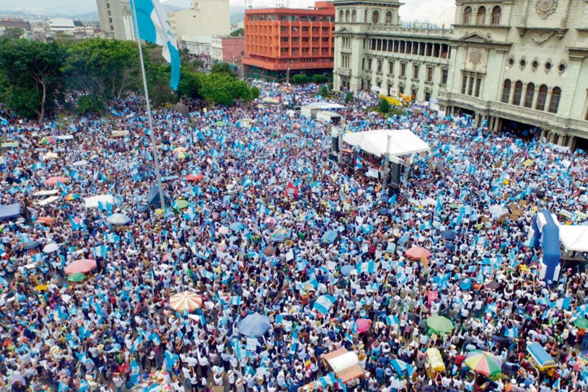 Miles de guatemaltecos se concentraron durante 20 sábados en la Plaza de la Constitución para rechazar la corrupción.