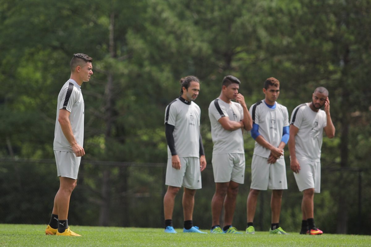 Jugadores de Antigua GFC realizan un entrenamiento antes del partido de hoy contra el New York Red Bulls. (Foto Prensa Libre).