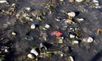 Aguas residuales, basureros clandestinos y falta de plantas de tratamiento amenazan al Lago de Atitlán. (Foto Prensa Libre: AFP)