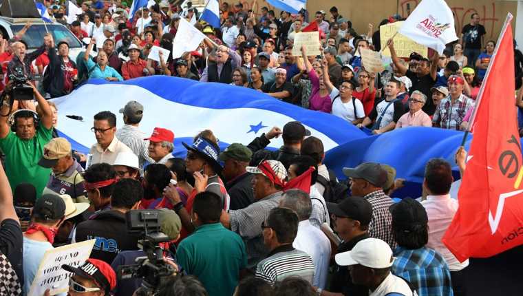 El presidente de la Comisión de Libertad de Prensa e Información de la SIP, Roberto Rock, afirmó por su parte que lo que preocupa del proyecto de ley hondureño. (Foto Prensa Libre: AFP)