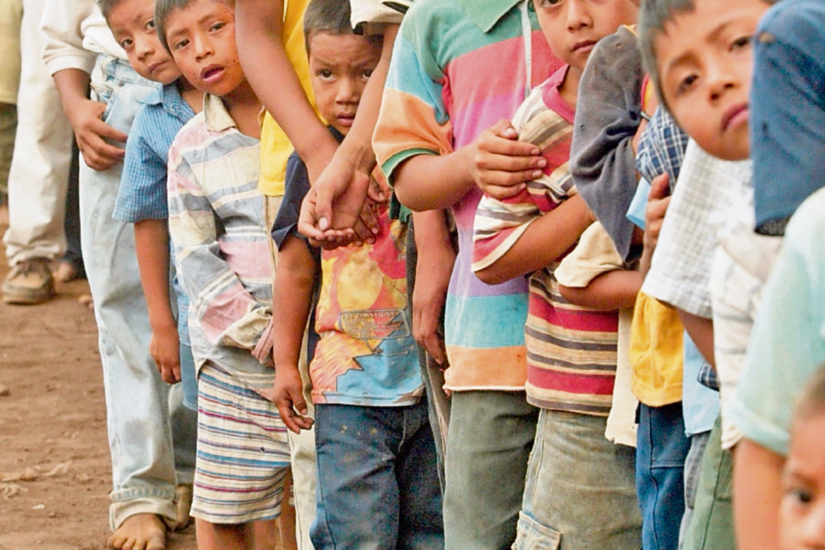 La desnutrición crónica se ubica en 46.5 por ciento, según el IV Censo de Talla Escolar, en niños de primer grado de primaria. (Foto Prensa Libre: Hemeroteca PL)