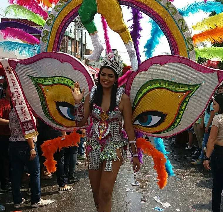 Reina del Carnaval participa en el carnaval de Mazatenango. (Foto Prensa Libre: Melvin Popá)