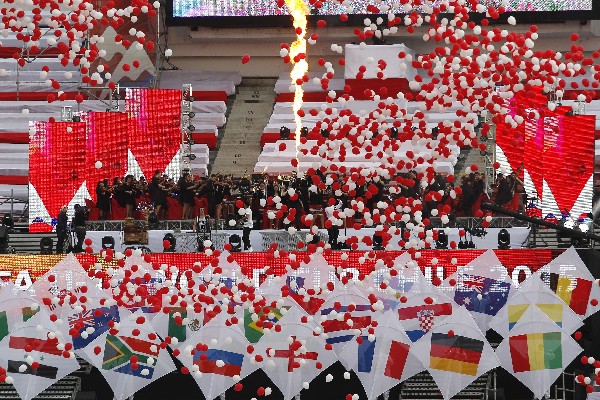 Colorido fue el evento de inaugración del Mundial Sub 17. (Foto Prensa Libre: AFP)