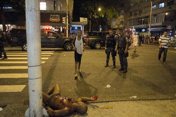 Copacabana, Brasil, es escenario de hechos delictivos en las fiestas de fin de año. (Foto Prensa Libre: AFP)