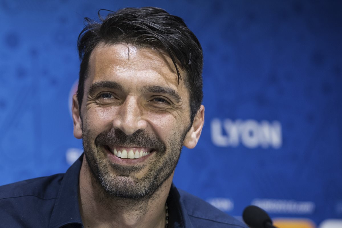 Buffon es el pilar de Italia y buscará realizar un papel aceptable en la Euro. (Foto Prensa Libre: AFP)