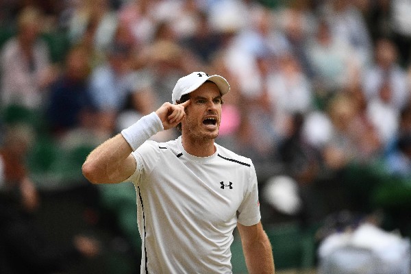 El británico Andy Murray espera lograr su pase a la final de Wimbledon. (Foto Prensa Libre: AFP)