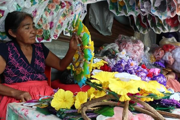 El tallo de las flores está hecho con alambre.