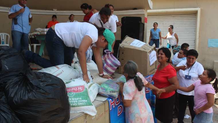 Vecinos de Coatepeque, Quetzaltenango, colaboran en una colecta para beneficiar al Hospital Regional de la localidad. (Foto Prensa Libre: Hemeroteca PL)