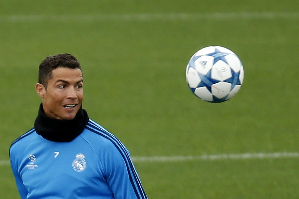 Cristiano Ronaldo es un verdadero peligro para el Sevilla. (Foto Prensa Libre: AP)