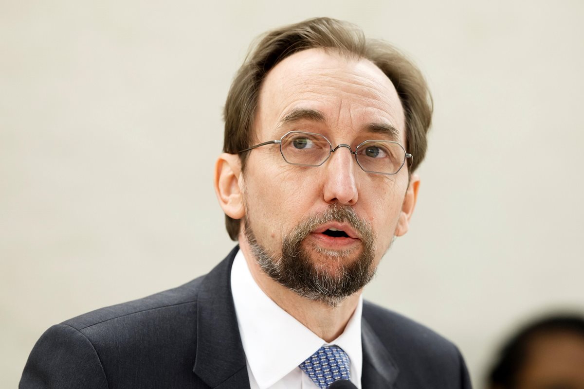 El alto comisionado de la ONU para los Derechos Humanos, Zeid Ra'ad al Hussein, presenta el informe anual sobre la situación de los Derechos Humanos en el mundo en la sede europea de las Naciones Unidas en Ginebra, Suiza. (Foto Prensa Libre: EFE)