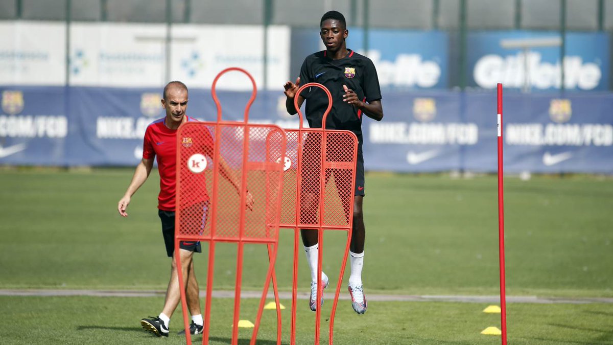 Dembélé en su primer entrenamiento con el FC Barcelona. (Foto Prensa Libre: cortesía Twitter FC Barcelona)